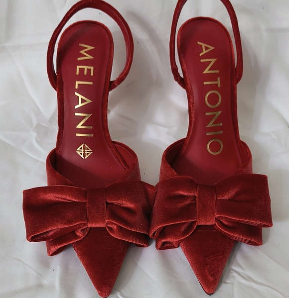 Antonio Melani Gentry Red Velvet Bow Slingback Pumps - Picture 7 of 9